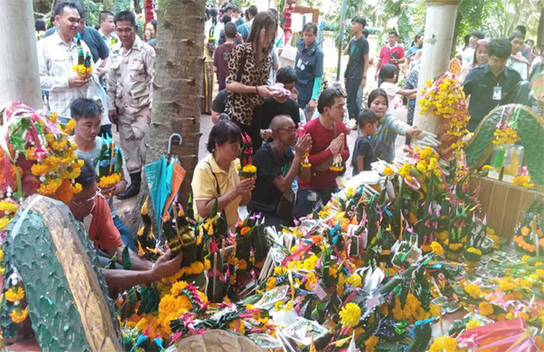 เลขเด็ดขันน้ำมนต์หลังแก้บน "พ่อปู่ศรีสุทโธ" ที่คำชะโนด | ถูกหวย ทุกหวย รวยไปกับเรา หวยออนไลน์ หวยฮานอย หวยลาว หวยหุ้น ทุกหวย ทุกหุ้น